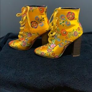 Super cute gold tie up ankle boots !! Super unique